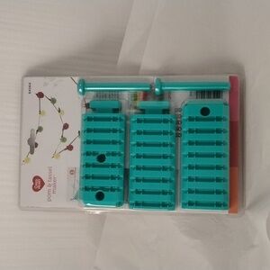 Pom Pom & Tassel Maker with Yarn Included